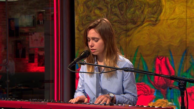 satmo-julienbaker-televangelist-1429438-640x360.jpg 