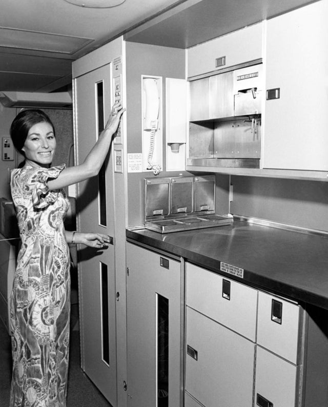 747-gallery-united-1970-galley-lower-level-2.jpg 