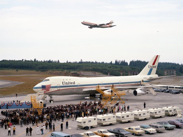 747-gallery-boeing-united-k18614.jpg 