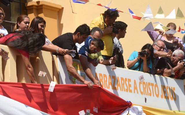 PARAGUAY-CATHOLICS-CEREMONY-MONEY 