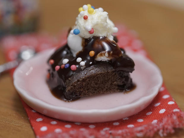 tiny-food-chocolate-cake.jpg 