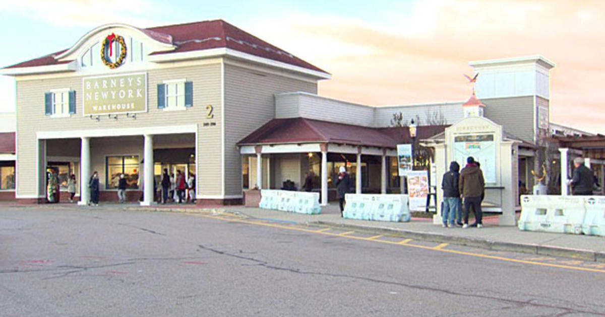 Security Barriers Greet Wrentham Outlets Black Friday Shoppers CBS Boston