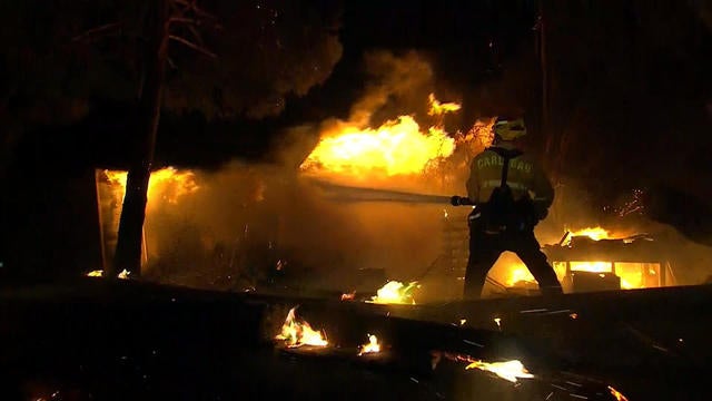 evans-calif-wildfires-2017-12-8.jpg 