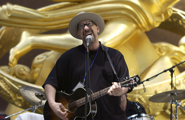 Pat DiNizio of the Smithereens 