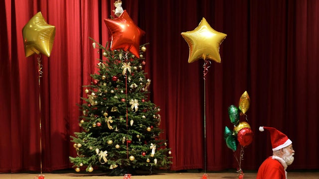 generic_santa_107520881_fullwidth.jpg 