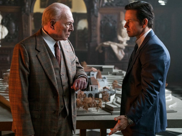 Mark Wahlberg;Christopher Plummer 