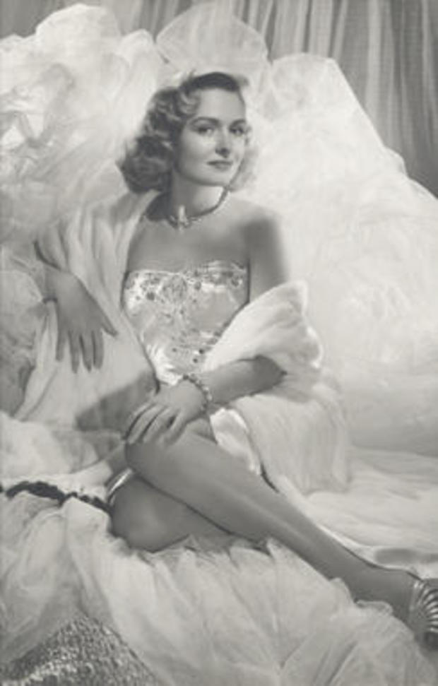 donna-reed-1940-glamour-shot-244.jpg 