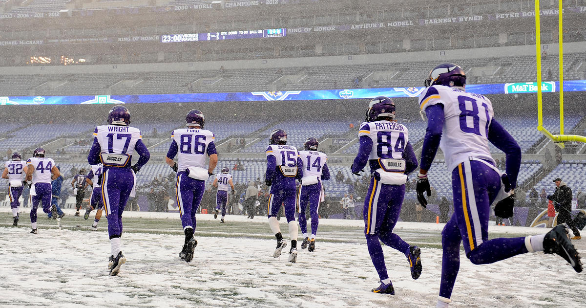 5 ways NFL athletes keep from freezing on the field