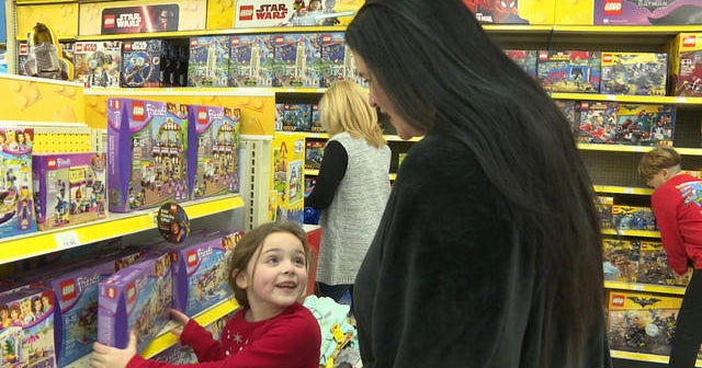 Retail rebound: 2017 holiday sales reach $598 billion - CBS News