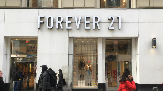 Storefront of Forever 21 in Midtown Manhattan, New York 