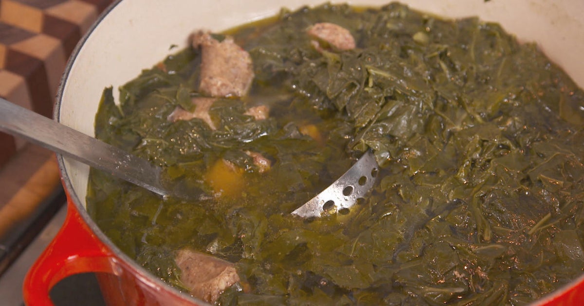 vivian-howard-stewed-collards-with-ham-hock-in-potlikker-promo /upload/thumbnail1/2025/2/24/239850/thumb2