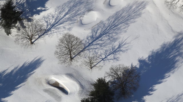 "Bomb cyclone": Mammoth winter storm hits Northeast 
