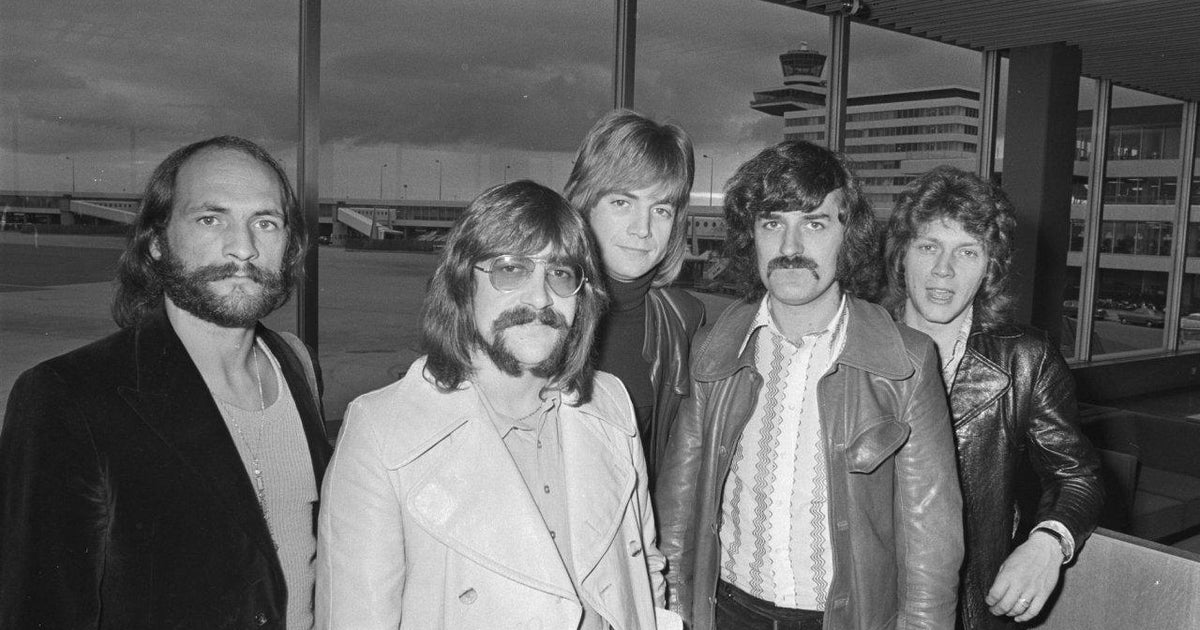 Ray Thomas, founding member of The Moody Blues, dead at 76 - CBS News