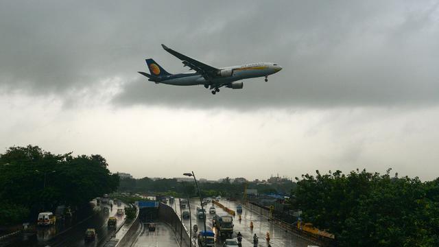 INDIA-WEATHER-RAIN-AVIATION 