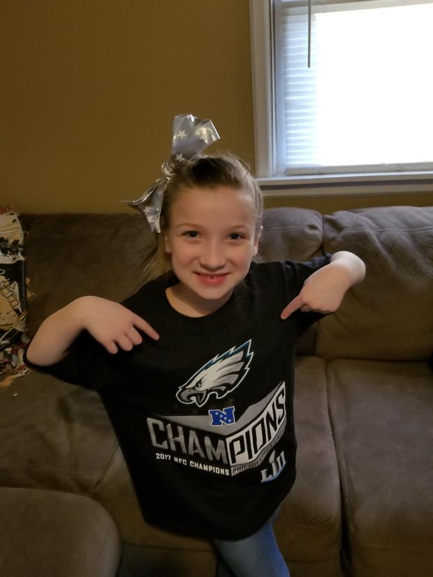 raegan-young-supports-the-eagles-photo-3.jpg 