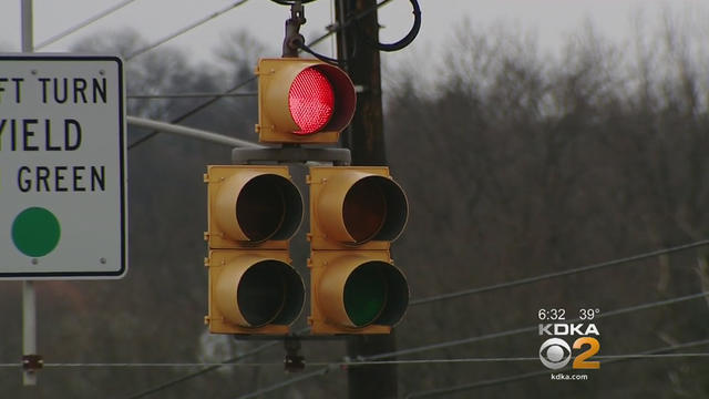red-light-traffic-light-traffic-signal.jpg 