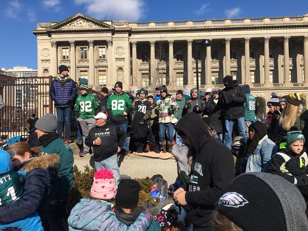 eagles-fans-on-parade-route.jpg 