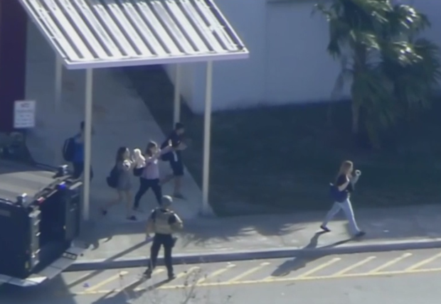 students evacuate after HS shooting in Florida 