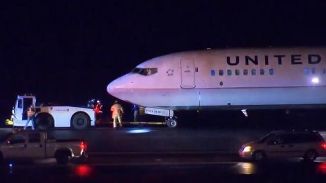 cbsn-fusion-united-airlines-plane-blows-tire-on-takeoff-lands-safely-thumbnail-1509696-640x360.jpg 