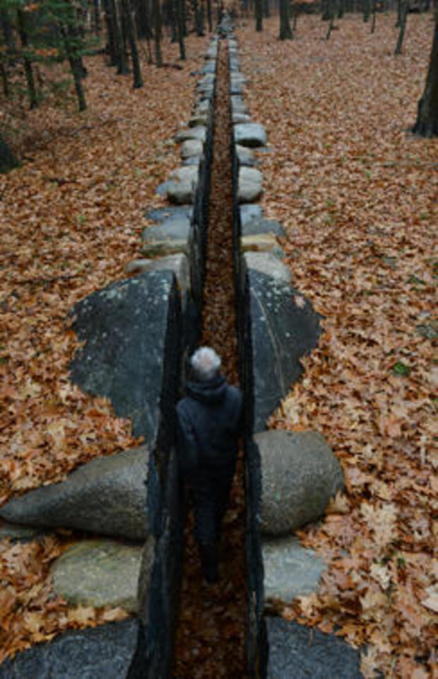 andy-goldsworthy-carved-into-the-earth-244.jpg 