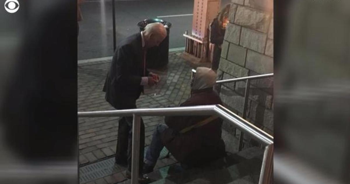 Photo Of Joe Biden Speaking To A Homeless Man Goes Viral Cbs News 1817