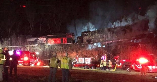 Trains collide, derail, people injured in Kentucky