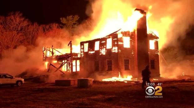 Smithtown mansion fire 