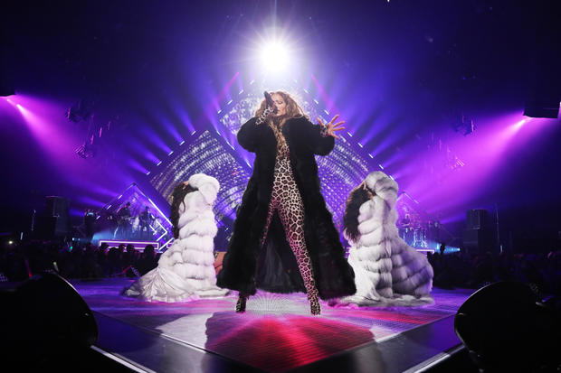 2018 DIRECTV NOW Super Saturday Night Concert In Minneapolis - Jennifer Lopez Performance 