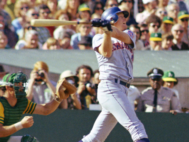 Rusty Staub Baseball Player  Action   World Series  1973 