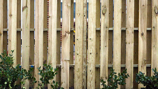 wood-fence-107772646.jpg 