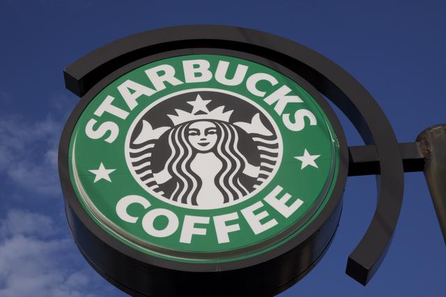 Starbucks, citing ocean threat, is ditching plastic straws