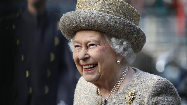 The Queen Opens Flanders Field WW1 Memorial Garden 