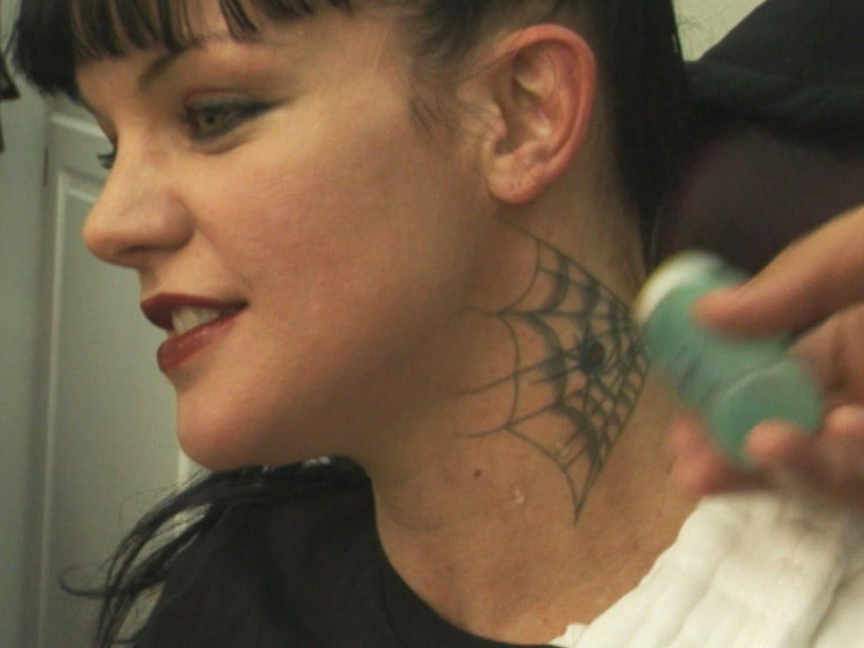 pauley-perrette-in-makeup-chair-for-ncis-promo.jpg 