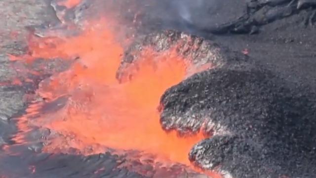 cbsn-fusion-major-earthquakes-rock-hawaii-as-kilauea-volcano-erupts-thumbnail-1561753-640x360.jpg 