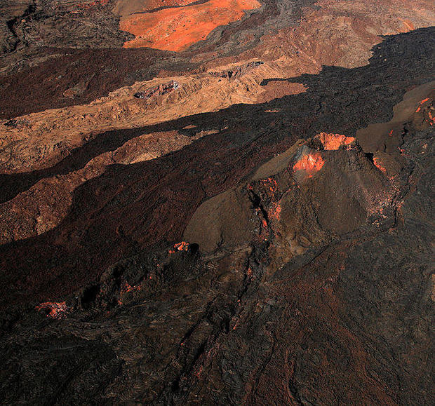 642px-mauna-loa-from-the-air-may-2009.jpg 