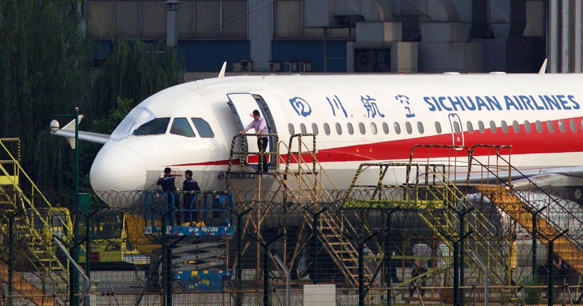 Sichuan Airlines 3U8633 makes emergency landing after window breaks, co ...