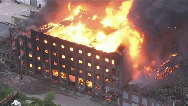 north-philly-warehouse-blaze.jpg 