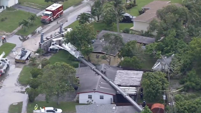 180530-cbsmiami-crane-collapse-03.png 