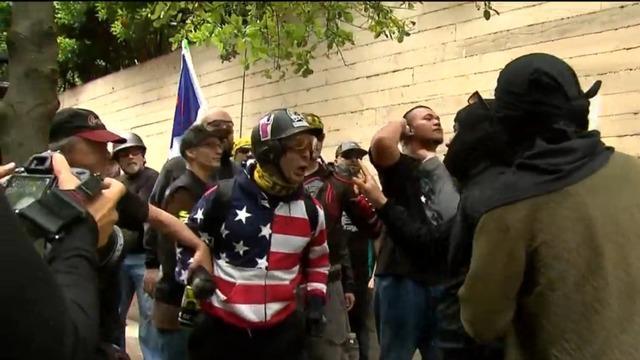 cbsn-fusion-police-arrest-four-during-violent-clashes-between-dueling-protesters-in-portland-thumbnail-1583565-640x360.jpg 