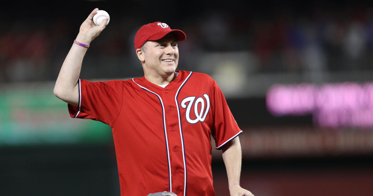 rester Forpustet Fordi Rep. Steve Scalise makes return to baseball practice one year after shooting  - CBS News
