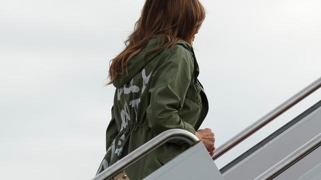 cbsn-fusion-flotus-melania-trump-jacket-i-really-dont-care-do-u-2018-06-21-thumbnail-1596020-640x360.jpg 