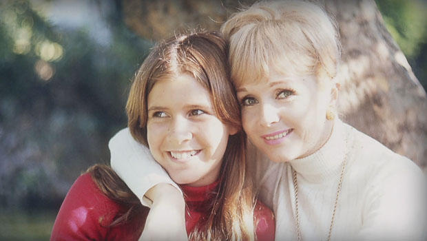 debbie-reynolds-and-carrie-fisher-family-photo-620.jpg 