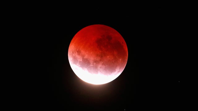 Lunar Eclipse Lights Up New Zealand Sky 
