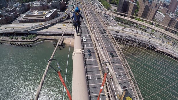 nypd-esu-scaling-brooklyn-bridge-620.jpg 