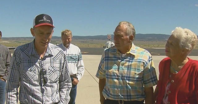 Oregon ranchers pardoned by Trump return home - CBS News