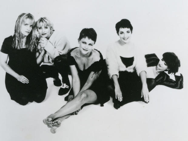 GO-GOS  - Promotional photo of US music group with Belinda Carlisle centre 