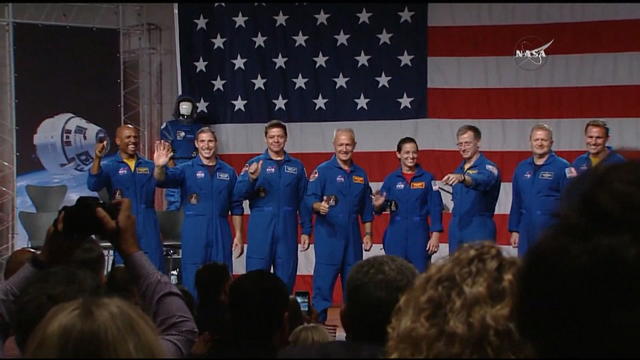 new-astronauts-10pkg_frame_1676.jpg 