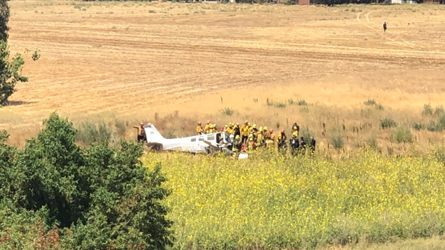 180812-cbsla-plane-crash-california-sylmar.png 