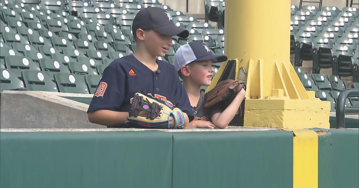 Boy shares foul ball with another young fan at Detroit Tigers game - CBS  News