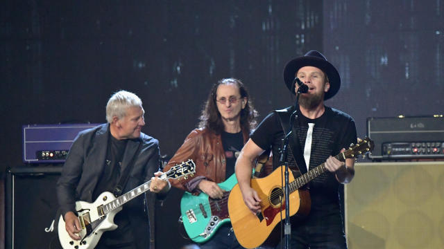 32nd Annual Rock & Roll Hall Of Fame Induction Ceremony - Show 
